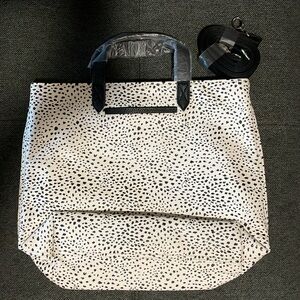 Thirty-one Window Shopper: Dainty Speckles Pebble